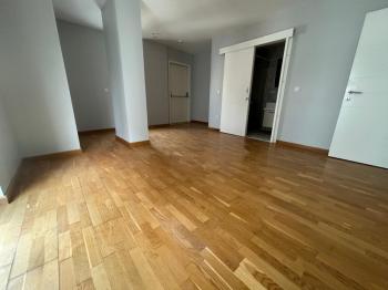 CADDEBOSTAN SAHİLDE EBV BANYOLU BALKONLU ÖN CEPHE 108 M² NET 3+1
