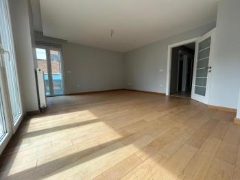 CADDEBOSTAN SAHİLDE EBV BANYOLU BALKONLU ÖN CEPHE 108 M² NET 3+1