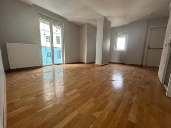 CADDEBOSTAN SAHİLDE EBV BANYOLU BALKONLU ÖN CEPHE 108 M² NET 3+1