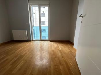 CADDEBOSTAN SAHİLDE EBV BANYOLU BALKONLU ÖN CEPHE 108 M² NET 3+1