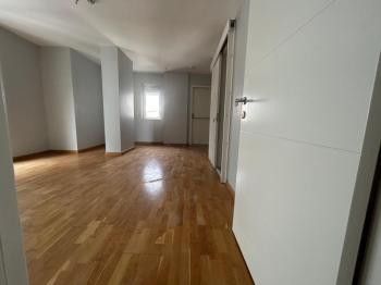 CADDEBOSTAN SAHİLDE EBV BANYOLU BALKONLU ÖN CEPHE 108 M² NET 3+1