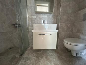 CADDEBOSTAN SAHİLDE EBV BANYOLU BALKONLU ÖN CEPHE 108 M² NET 3+1