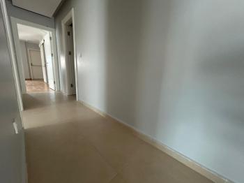 CADDEBOSTAN SAHİLDE EBV BANYOLU BALKONLU ÖN CEPHE 108 M² NET 3+1