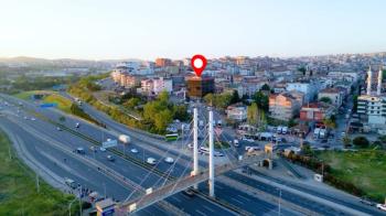  3000 M2 KULLANIM ALANLI  YEPYENİ  KOMPLE KİRALIK PLAZA  