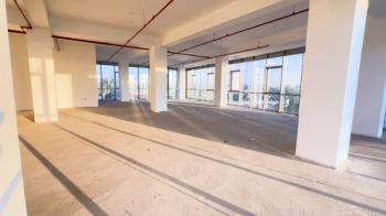  3000 M2 KULLANIM ALANLI  YEPYENİ  KOMPLE KİRALIK PLAZA  