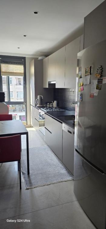 Bağdat Caddesi'nde 2+1 kiralık daire, yeni bina, ikinci katta.