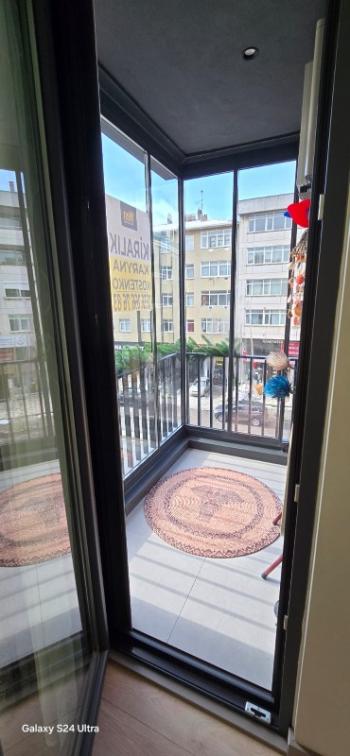 Bağdat Caddesi'nde 2+1 kiralık daire, yeni bina, ikinci katta.