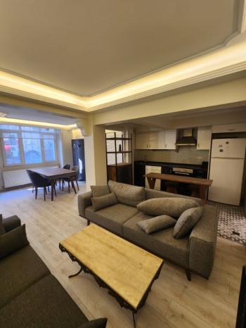 CİHANGİR DEFTERDAR YOKUŞUNDA SATILIK 1 +1 HEM TICARI HEM MESKEN YENİLENMİŞ DAİRE
