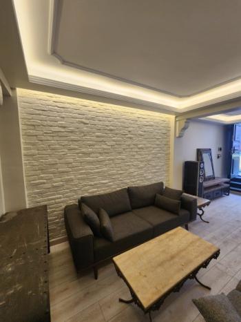 CİHANGİR DEFTERDAR YOKUŞUNDA SATILIK 1 +1 HEM TICARI HEM MESKEN YENİLENMİŞ DAİRE