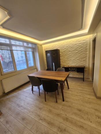 CİHANGİR DEFTERDAR YOKUŞUNDA SATILIK 1 +1 HEM TICARI HEM MESKEN YENİLENMİŞ DAİRE