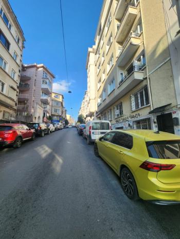 CİHANGİR DEFTERDAR YOKUŞUNDA SATILIK 1 +1 HEM TICARI HEM MESKEN YENİLENMİŞ DAİRE