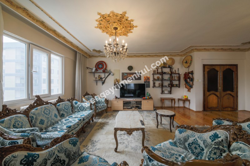 TEK YETKİLİ SUADİYE EMİN ALİ PAŞA’DA 160M² NET SATILIK 4+1 DAİRE