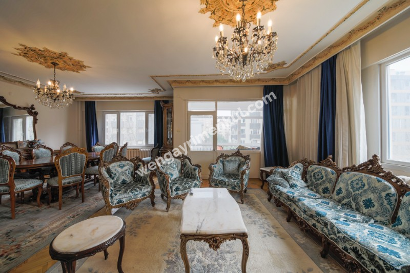 TEK YETKİLİ SUADİYE EMİN ALİ PAŞA’DA 160M² NET SATILIK 4+1 DAİRE