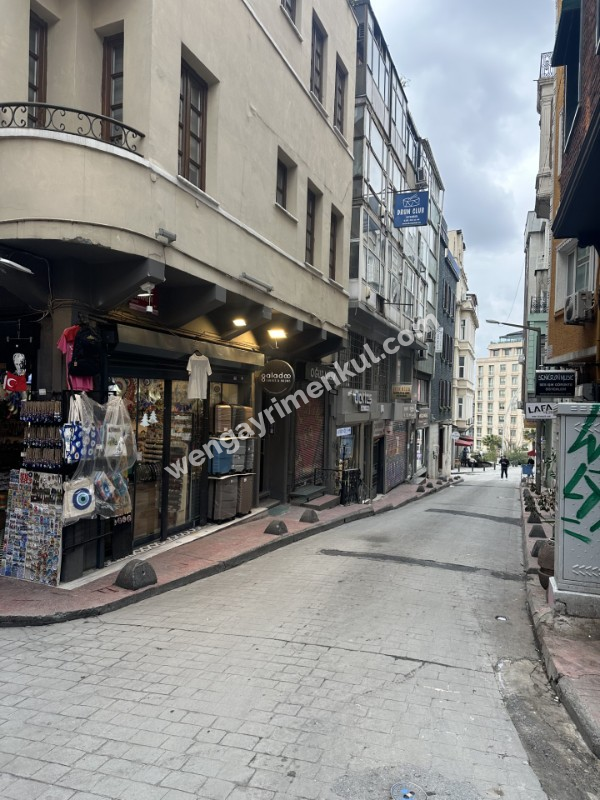 GALATAYA YAKIN GALİPDEDE CADDESİ ÜZERİ ŞAHDEĞİRMENİ SOKAKTA 136 M2 MAĞAZA