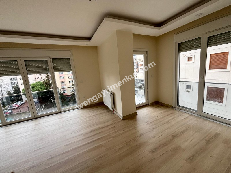 Erenköy Ethemefendi cad Marmaray yanı Geniş 3+1 4 yaşında
