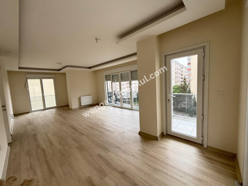 Erenköy Ethemefendi cad Marmaray yanı Geniş 3+1 4 yaşında