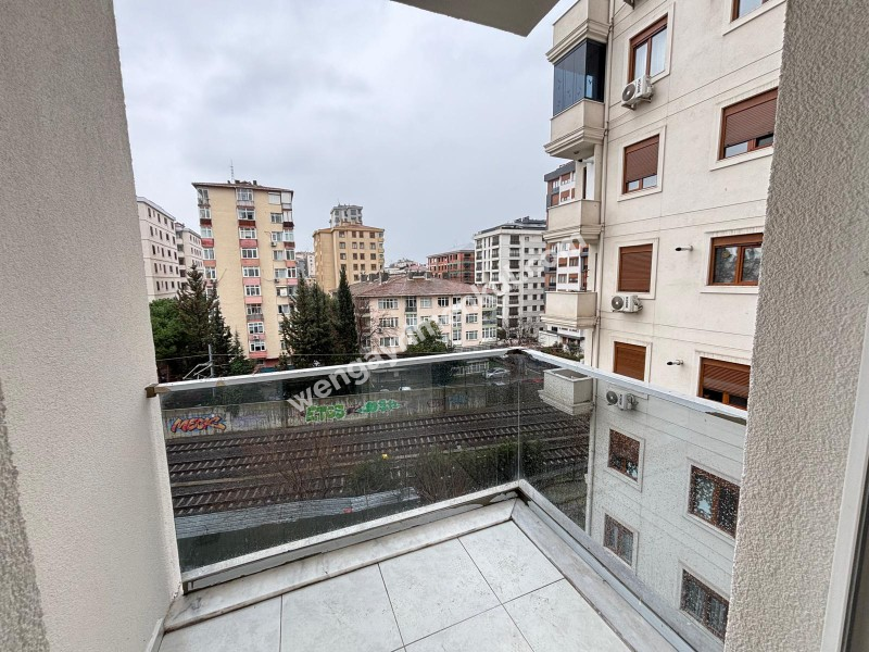 Erenköy Ethemefendi cad Marmaray yanı Geniş 3+1 4 yaşında