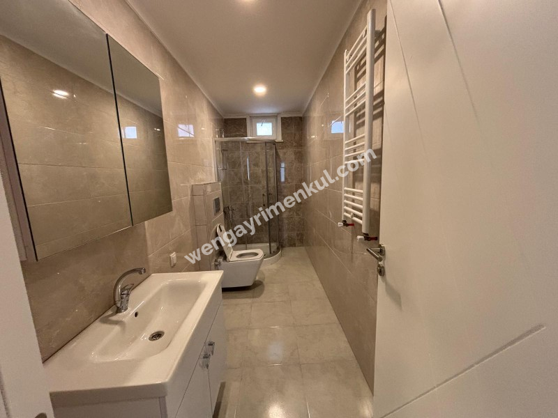 Erenköy Ethemefendi cad Marmaray yanı Geniş 3+1 4 yaşında