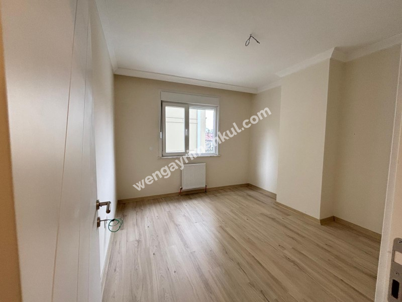 Erenköy Ethemefendi cad Marmaray yanı Geniş 3+1 4 yaşında