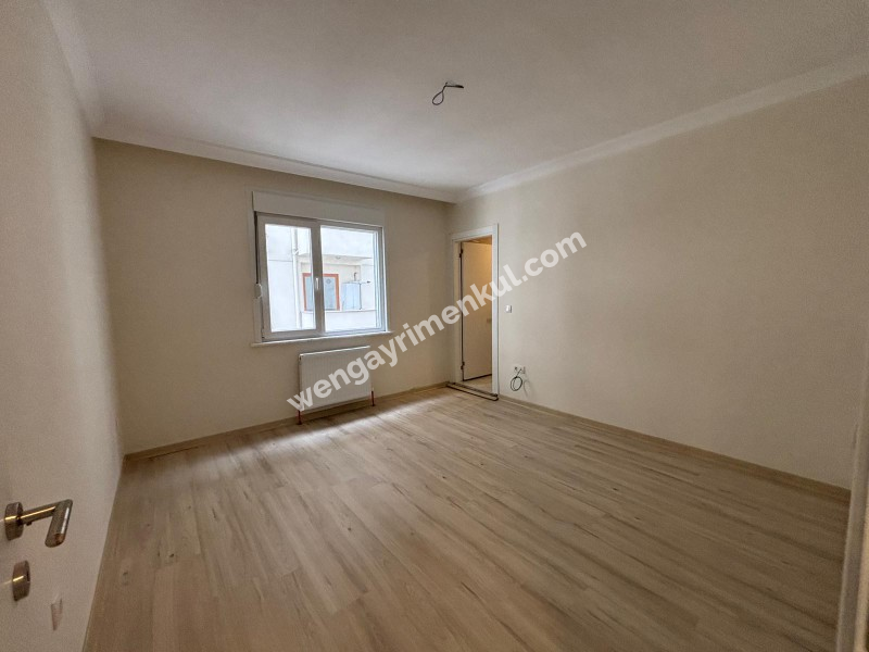Erenköy Ethemefendi cad Marmaray yanı Geniş 3+1 4 yaşında