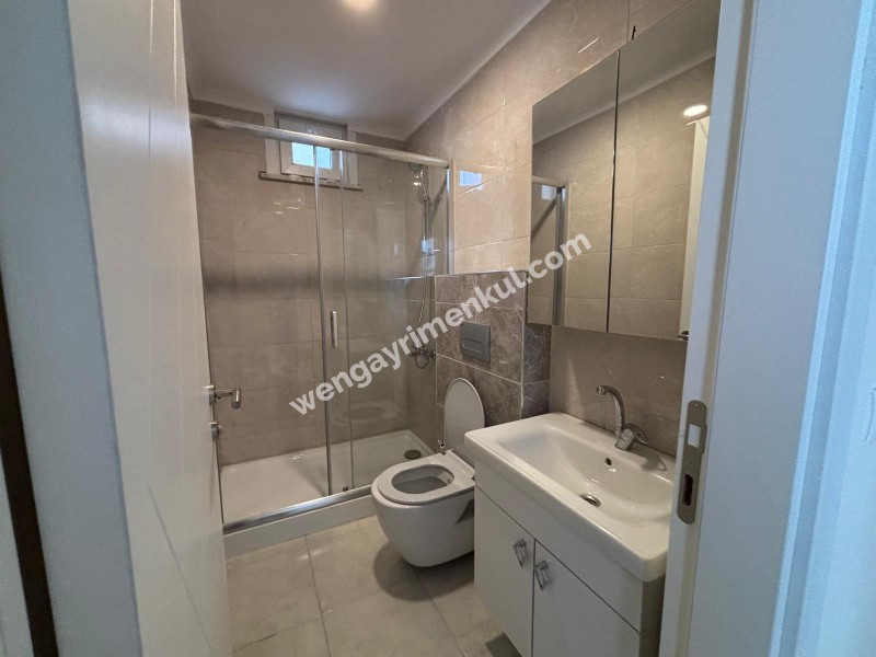 Erenköy Ethemefendi cad Marmaray yanı Geniş 3+1 4 yaşında