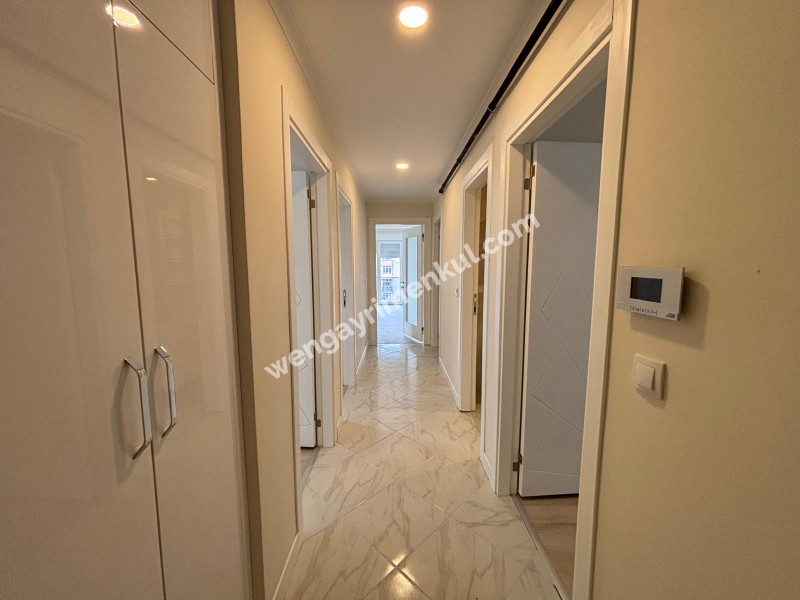 Erenköy Ethemefendi cad Marmaray yanı Geniş 3+1 4 yaşında
