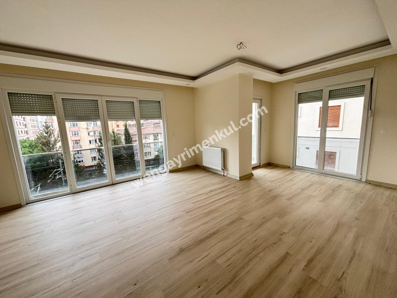 Erenköy Ethemefendi cad Marmaray yanı Geniş 3+1 4 yaşında