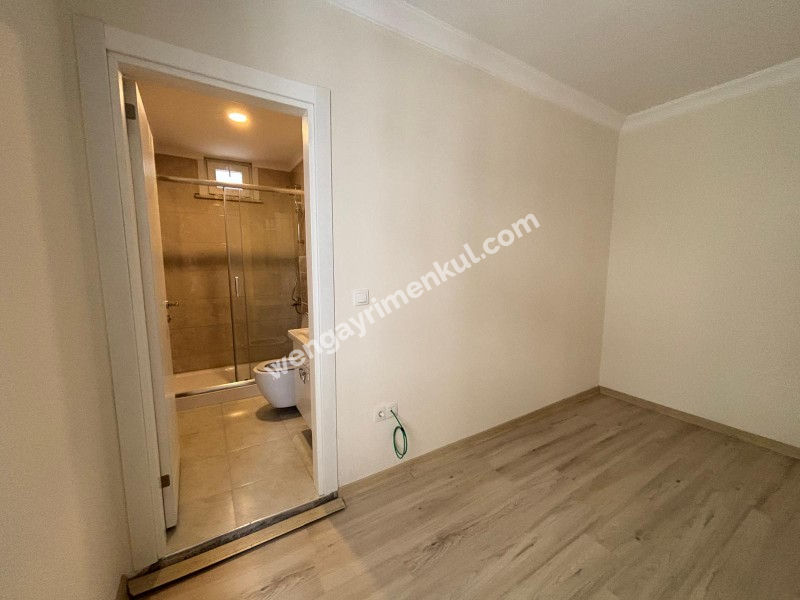 Erenköy Ethemefendi cad Marmaray yanı Geniş 3+1 4 yaşında