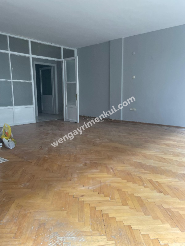 KADIKÖY BAHARİYEDE ÇİFT CEPHE BALKONLU SATILIK DAİRE