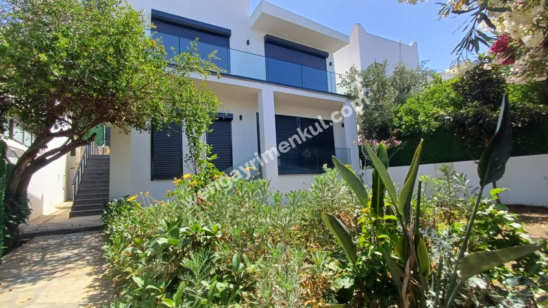 Site içinde, Bahçeli, Tamamen Yenilenmiş, Sıfır Müstakil Denize Yakın Deniz Manzaralı Villa