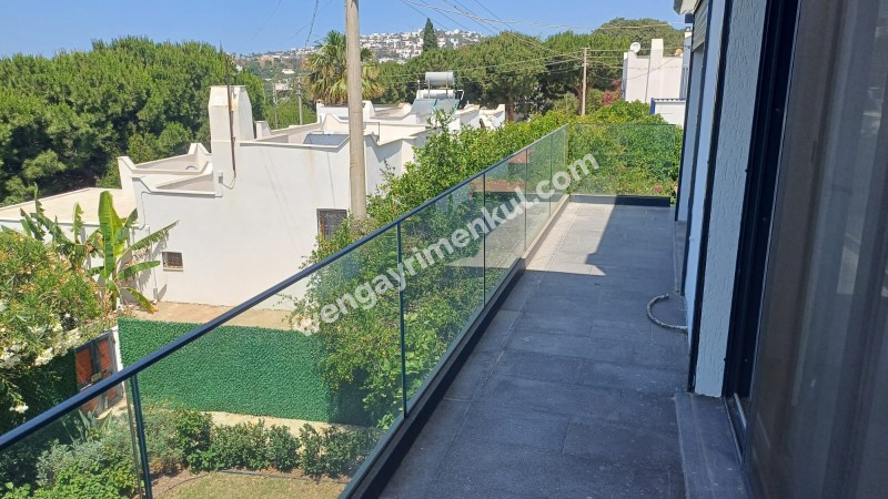 Site içinde, Bahçeli, Tamamen Yenilenmiş, Sıfır Müstakil Denize Yakın Deniz Manzaralı Villa