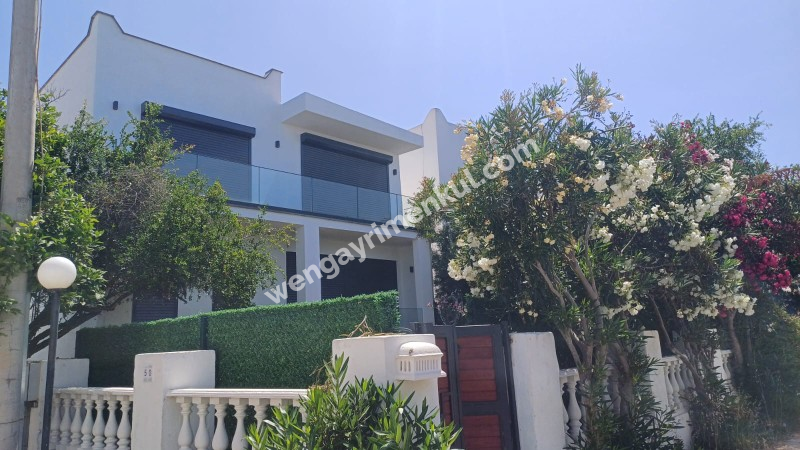 Site içinde, Bahçeli, Tamamen Yenilenmiş, Sıfır Müstakil Denize Yakın Deniz Manzaralı Villa