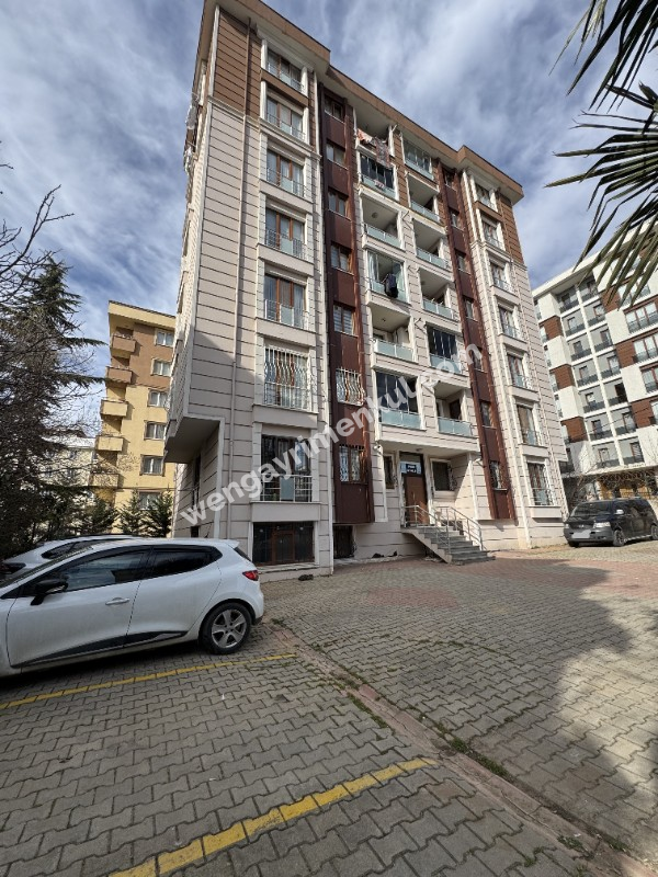Maltepe Metro Yakınında Otoparklı İskanlı Balkonlu Harika Manzaralı Daire