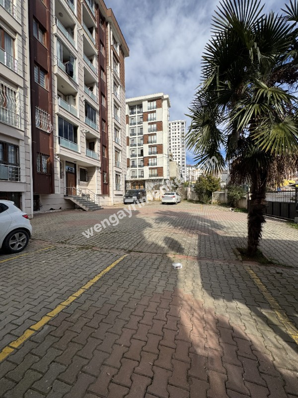 Maltepe Metro Yakınında Otoparklı İskanlı Balkonlu Harika Manzaralı Daire