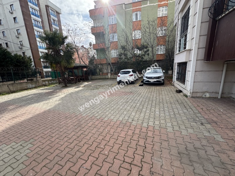 Maltepe Metro Yakınında Otoparklı İskanlı Balkonlu Harika Manzaralı Daire