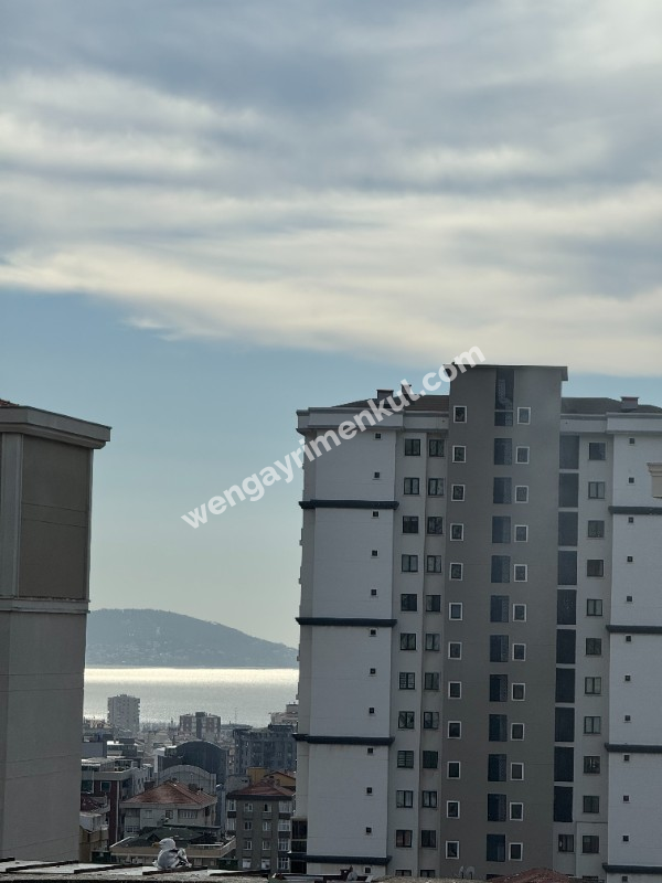 Maltepe Metro Yakınında Otoparklı İskanlı Balkonlu Harika Manzaralı Daire