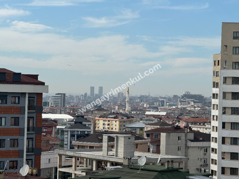 Maltepe Metro Yakınında Otoparklı İskanlı Balkonlu Harika Manzaralı Daire