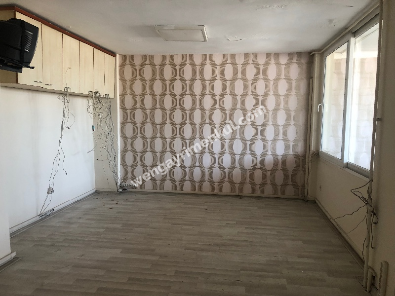 Konak’da 3odalı Ofis Satılık