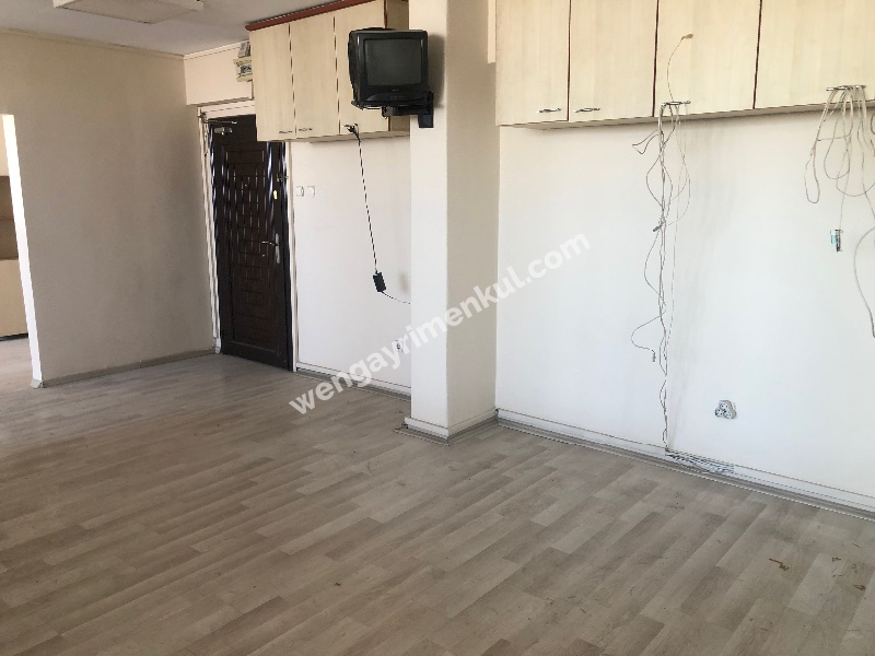 Konak’da 3odalı Ofis Satılık