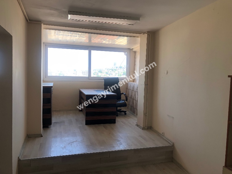 Konak’da 3odalı Ofis Satılık