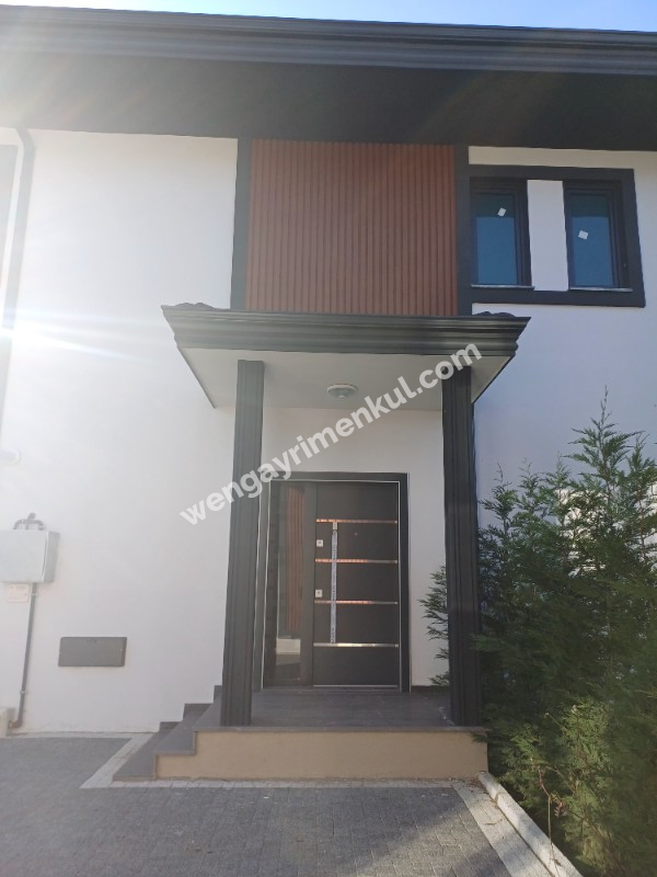 YENİKÖYDE 4+1 DENİZ MANZARALI VİLLA