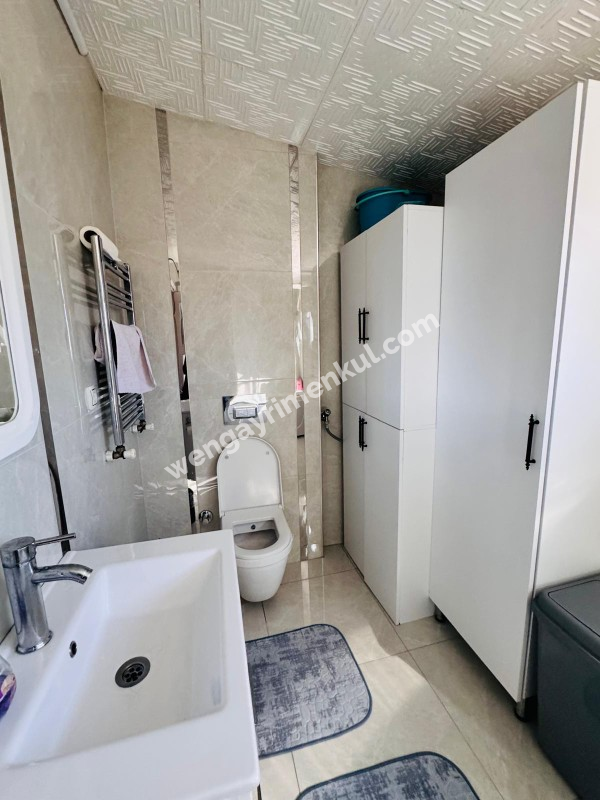 BAHÇELİEVLERDE EN ÜST KAT 2+1 FERAH DAİRE..