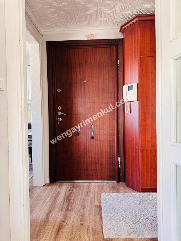 BAHÇELİEVLERDE EN ÜST KAT 2+1 FERAH DAİRE..