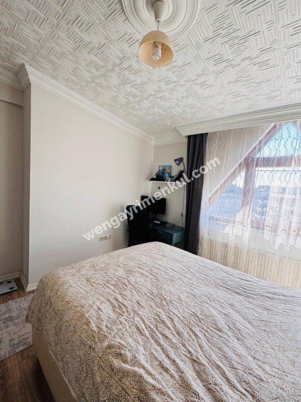 BAHÇELİEVLERDE EN ÜST KAT 2+1 FERAH DAİRE..