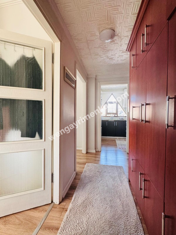 BAHÇELİEVLERDE EN ÜST KAT 2+1 FERAH DAİRE..