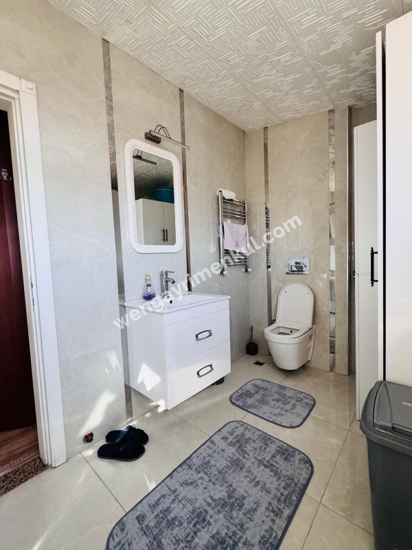 BAHÇELİEVLERDE EN ÜST KAT 2+1 FERAH DAİRE..