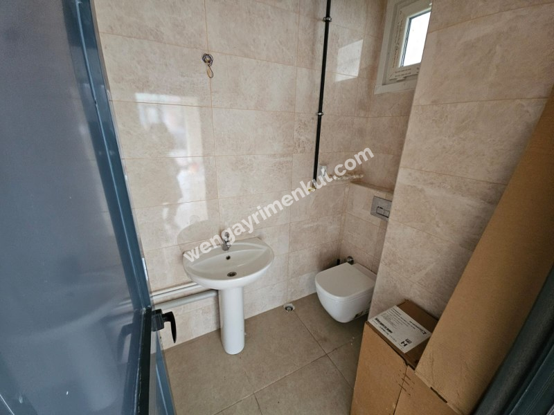 SAHRAYICEDİT YENİ BİNADA  KİRALIK 50m2 DÜKKAN.