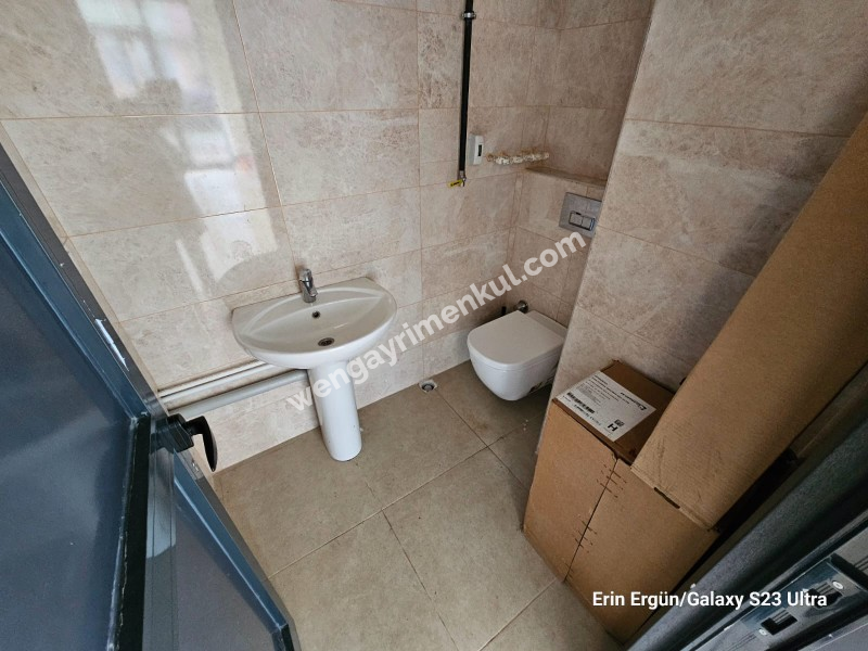 SAHRAYICEDİT YENİ BİNADA  KİRALIK 50m2 DÜKKAN.