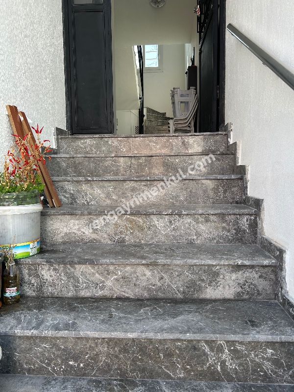 Çeşme Reisdere’de Sezonluk Kiralık 1+1 Lüks Eşyalı Daire