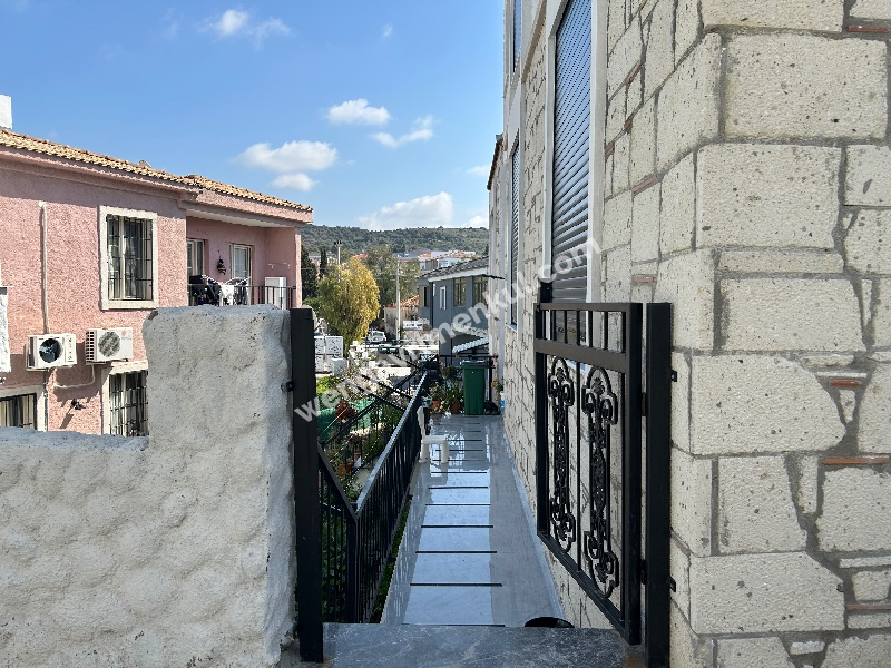Çeşme Reisdere’de Sezonluk Kiralık 1+1 Lüks Eşyalı Daire